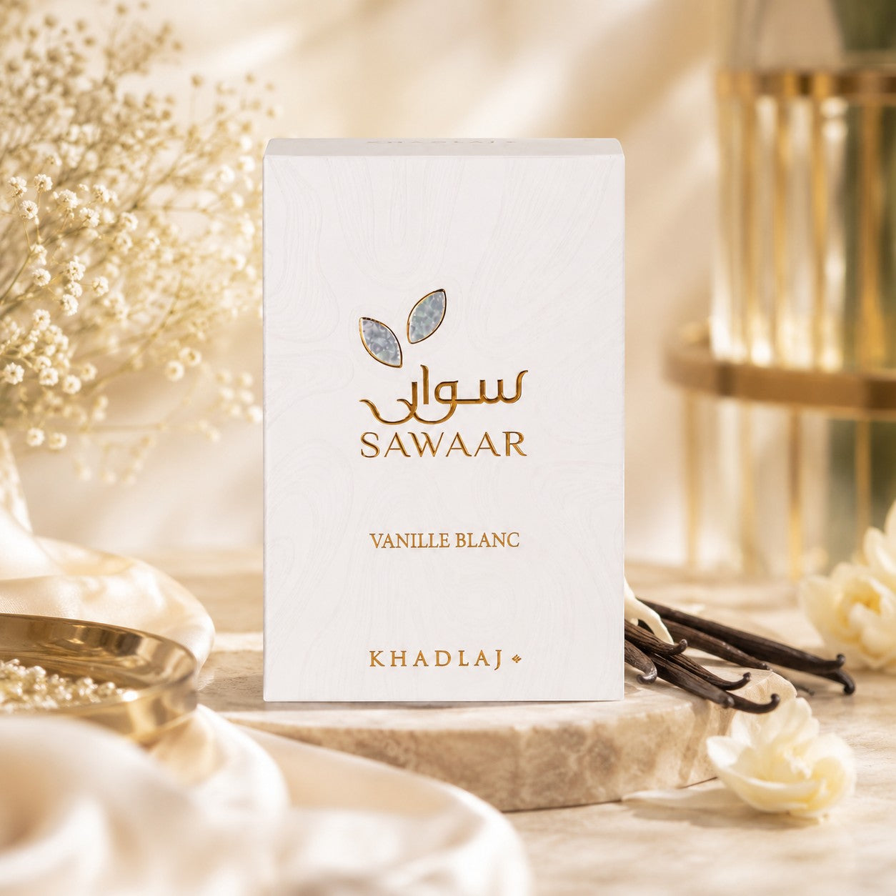 Soghaat Sawaar Vanille Blanc 100ml Extrait de Parfum box with vanilla beans and white flowers.